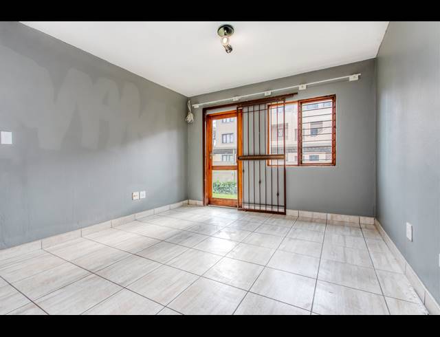 2 BEDROOM APARTMENT TO LET IN WELTEVREDEN PARK